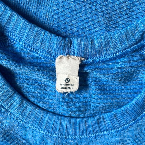 Lululemon light blue lightweight running shirt. Stretchy Lycra blend. Size S - Picture 6 of 7